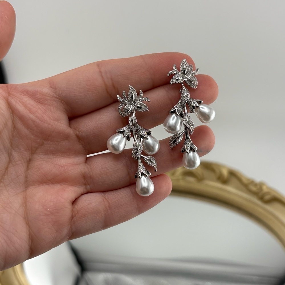 Elegant Pearl Drop Earrings with Cubic Zirconia ✨ - Picture 9 of 13